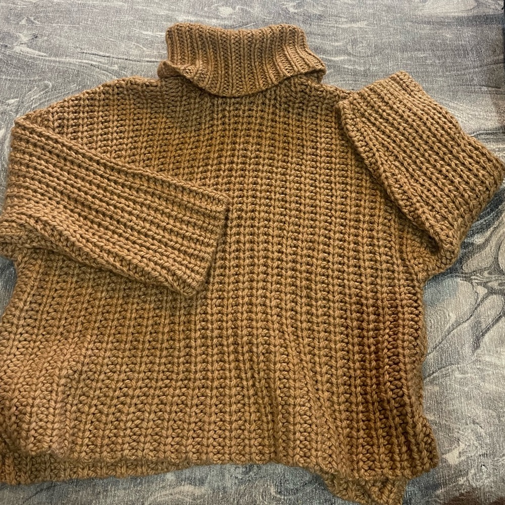Zara Chunky Knit Mohair Sweater size : small